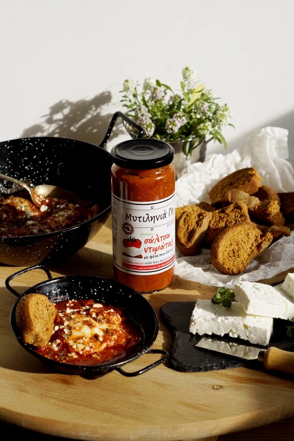 Σάλτσα ντομάτας με φέτα Μυτιλήνης