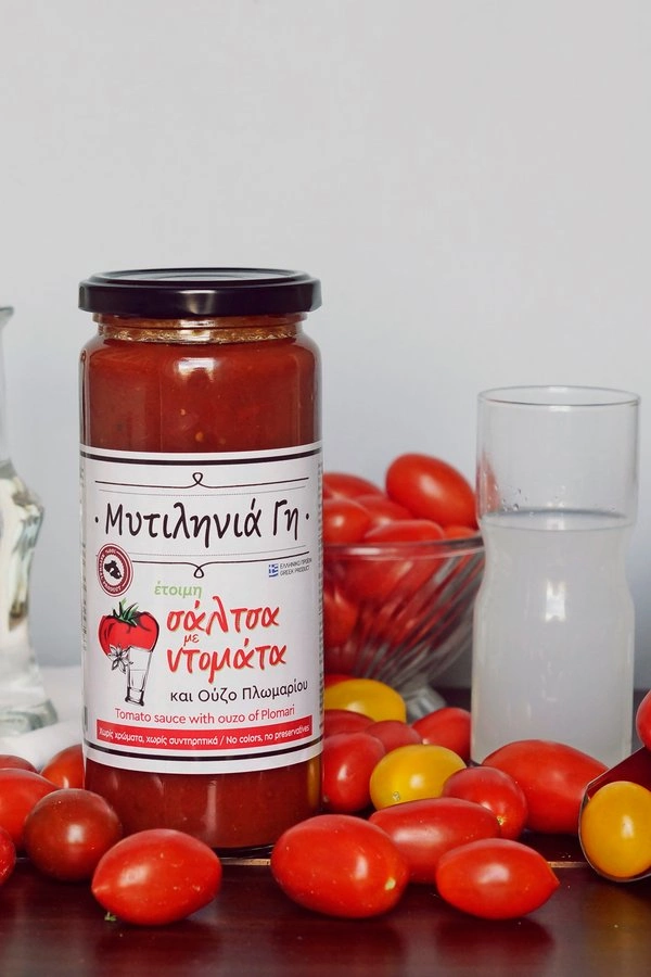 Σάλτσα ντομάτας με ούζο Πλωμαρίου